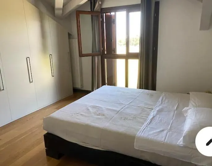 Stupendo Appartamento Mozzo 0*,  Italy